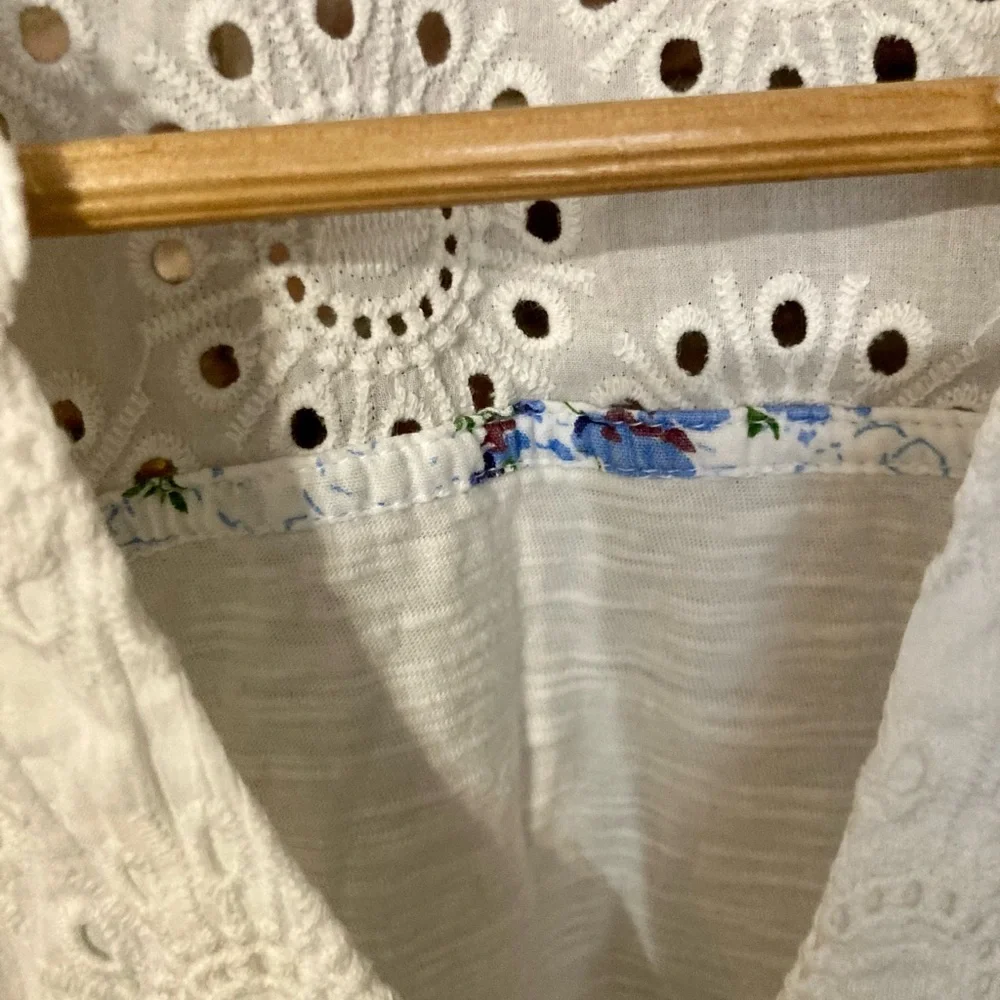 Anthropologie | Porridge Zulu White Eyelet Button-Front Tie-Hem Blouse EUC Sz S